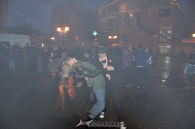 WOŚP 2014: Pierwsze wyniki zbiórki. Wolontariusze zebrali ponad 6 tysięcy złotych [12.01.2014] - zdjęcie #18 - eOstroleka.pl