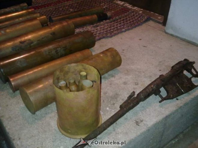 Wybuch w Czarnotrzewiu: Mężczyzna zginął podczas próby rozbrojenia granatu. Taki arsenał miał w domu [13.01.2013] - zdjęcie #2 - eOstroleka.pl