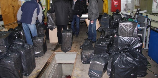 W Ostrołęce zabezpieczono 36 tys. paczek przemyconych papierosów [14.01.2013] - zdjęcie #4 - eOstroleka.pl