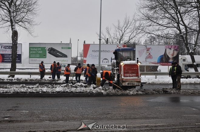 Uwaga! OSTRADA wróciła z remontem na rondo Siemowita [16.01.2013] - zdjęcie #9 - eOstroleka.pl