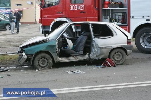 Gorzów Wielkopolski: 25-latek pod wpływem amfetaminy rozbił kradzionego Citroena Saxo - zdjęcie #1 - eOstroleka.pl