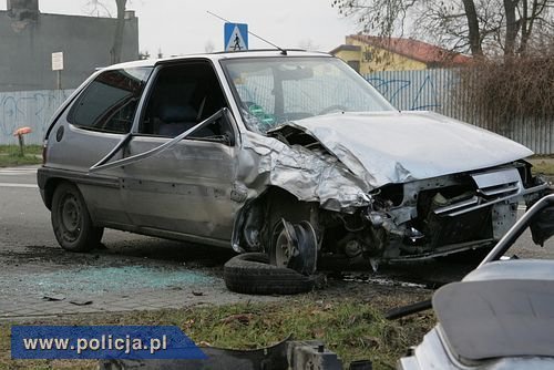 Gorzów Wielkopolski: 25-latek pod wpływem amfetaminy rozbił kradzionego Citroena Saxo - zdjęcie #3 - eOstroleka.pl
