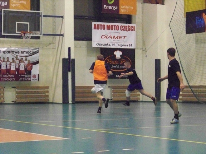 Nocna Liga Futsalu - 6. kolejka (18.01.2014) - zdjęcie #39 - eOstroleka.pl