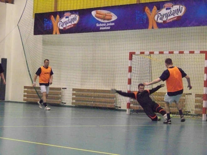Nocna Liga Futsalu - 6. kolejka (18.01.2014) - zdjęcie #38 - eOstroleka.pl