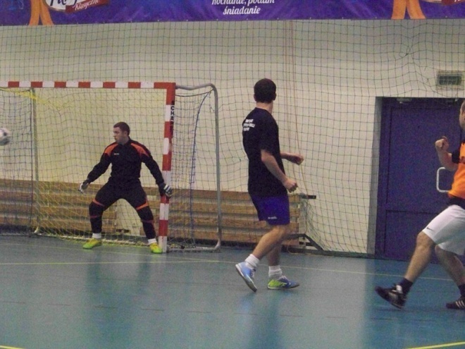 Nocna Liga Futsalu - 6. kolejka (18.01.2014) - zdjęcie #14 - eOstroleka.pl