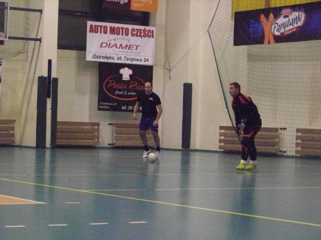 Nocna Liga Futsalu - 6. kolejka (18.01.2014) - zdjęcie #15 - eOstroleka.pl