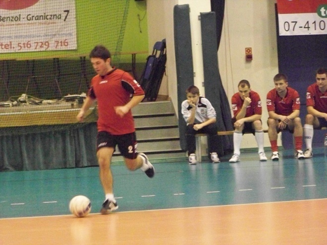 Nocna Liga Futsalu - 6. kolejka (18.01.2014) - zdjęcie #28 - eOstroleka.pl