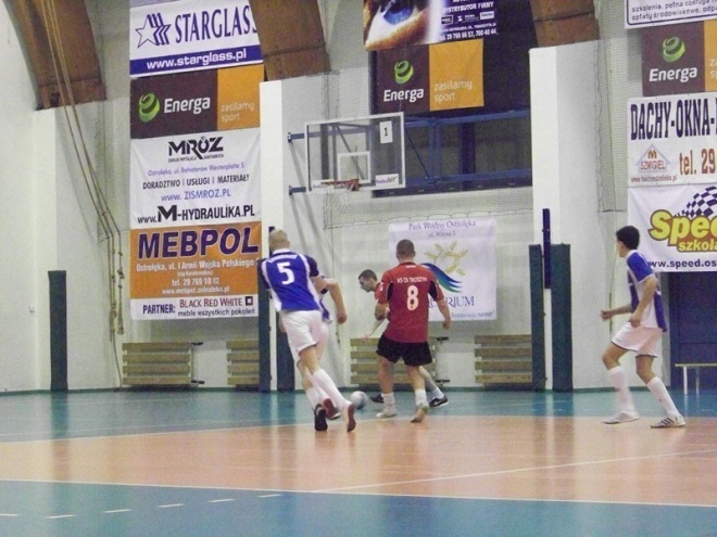 Nocna Liga Futsalu - 6. kolejka (18.01.2014) - zdjęcie #16 - eOstroleka.pl