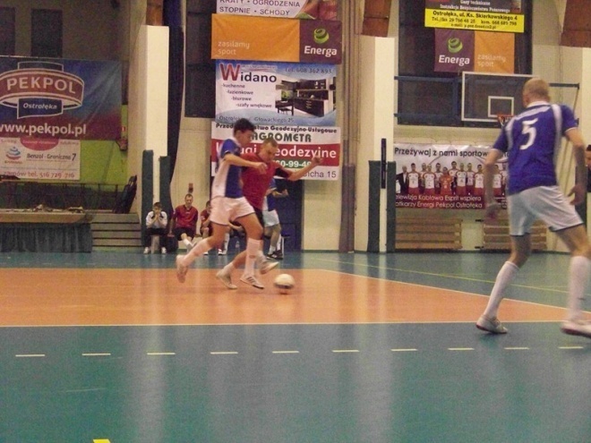 Nocna Liga Futsalu - 6. kolejka (18.01.2014) - zdjęcie #12 - eOstroleka.pl