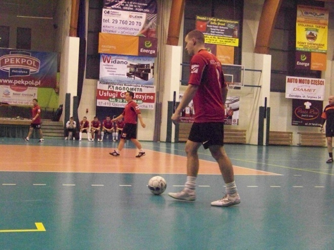 Nocna Liga Futsalu - 6. kolejka (18.01.2014) - zdjęcie #8 - eOstroleka.pl