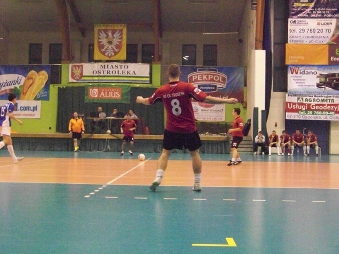 Nocna Liga Futsalu - 6. kolejka (18.01.2014) - zdjęcie #6 - eOstroleka.pl