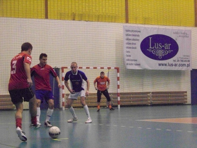 Nocna Liga Futsalu - 6. kolejka (18.01.2014) - zdjęcie #17 - eOstroleka.pl