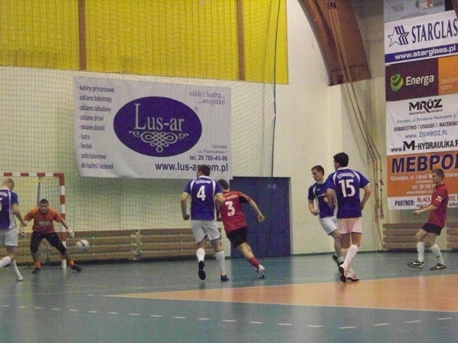 Nocna Liga Futsalu - 6. kolejka (18.01.2014) - zdjęcie #15 - eOstroleka.pl