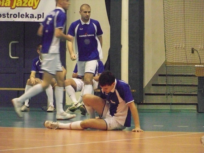 Nocna Liga Futsalu - 6. kolejka (18.01.2014) - zdjęcie #11 - eOstroleka.pl