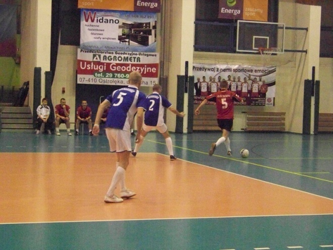 Nocna Liga Futsalu - 6. kolejka (18.01.2014) - zdjęcie #7 - eOstroleka.pl
