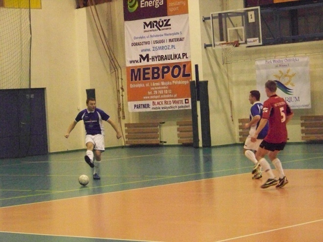 Nocna Liga Futsalu - 6. kolejka (18.01.2014) - zdjęcie #2 - eOstroleka.pl