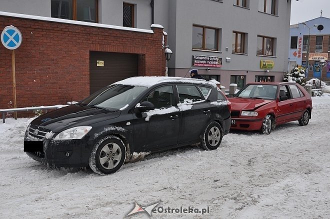 Wypadek na ulicy Sikorskiego. Kierujący skodą miał 1,5 promila alkoholu [ZDJĘCIA] - zdjęcie #1 - eOstroleka.pl