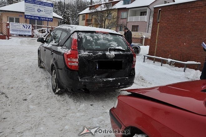 Wypadek na ulicy Sikorskiego. Kierujący skodą miał 1,5 promila alkoholu [ZDJĘCIA] - zdjęcie #8 - eOstroleka.pl