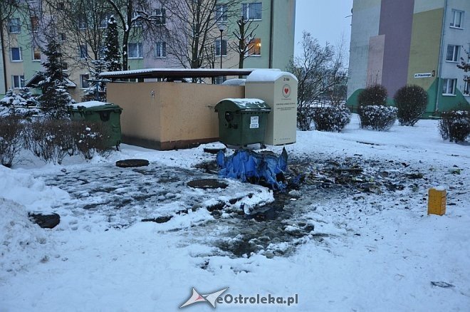 Pożar na Sikorskiego. Palił się pojemnik na makulaturę [18.01.2014] - zdjęcie #1 - eOstroleka.pl