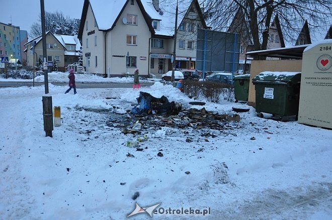 Pożar na Sikorskiego. Palił się pojemnik na makulaturę [18.01.2014] - zdjęcie #2 - eOstroleka.pl