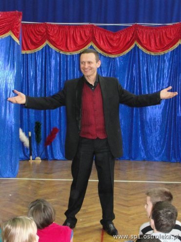 Pokaz magii w Szkole Podstawowej nr 1 w Ostrołęce [20.01.2013] - zdjęcie #8 - eOstroleka.pl