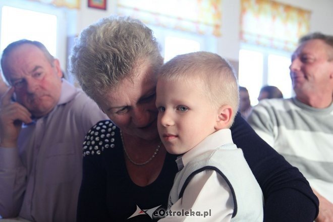 Przedszkolaki z Rzekunia uczcili Dzień Babci i Dziadka [22.01.2014] - zdjęcie #2 - eOstroleka.pl
