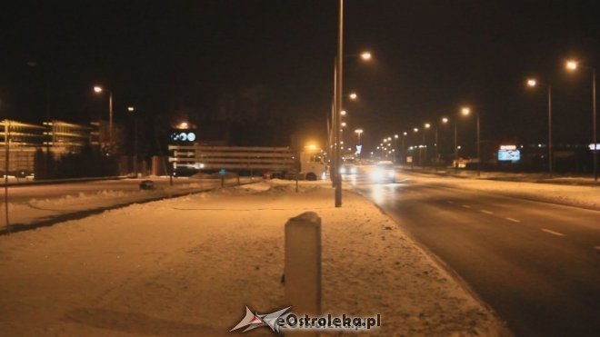 Ostrołęka: Nocny transport ponadgabarytowy ulicami miasta  - zdjęcie #2 - eOstroleka.pl