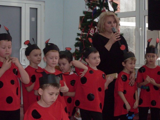 „Biedronki” z miejskiej siódemki odwiedziły babcie i dziadków z DPS-u [29.01.2014] - zdjęcie #12 - eOstroleka.pl