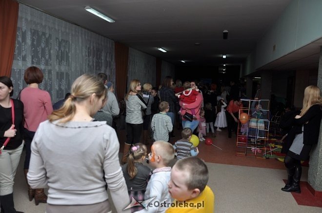 Choinka dla dzieci z osiedla Starosty Kosa [ZDJĘCIA] - zdjęcie #12 - eOstroleka.pl