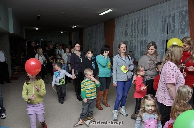 Choinka dla dzieci z osiedla Starosty Kosa [ZDJĘCIA] - zdjęcie #18 - eOstroleka.pl