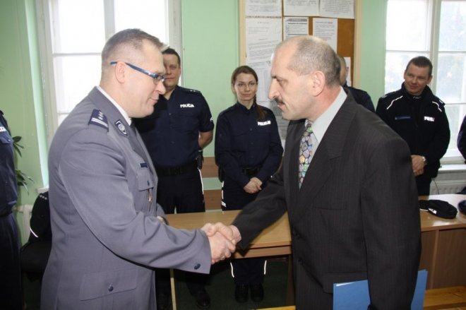 Trzech policjantów z Ostrołęki i powiatu przeszło na emeryturę [04.02.2014] - zdjęcie #1 - eOstroleka.pl