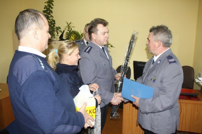 Trzech policjantów z Ostrołęki i powiatu przeszło na emeryturę [04.02.2014] - zdjęcie #3 - eOstroleka.pl