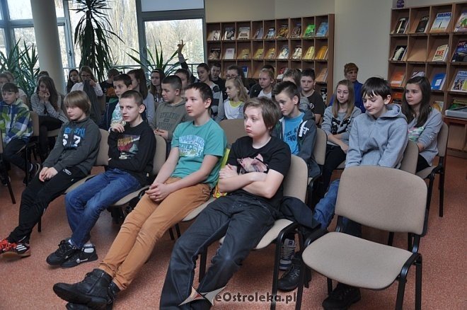 Otwarcie wystawy i prelekcje dla młodzieży [06.02.2014] - zdjęcie #2 - eOstroleka.pl