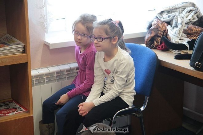 Przedszkolaki z miejskiej „jedynki” i „dziewiątki” dowiedziały się jak powstają wiersze [ZDJĘCIA] - zdjęcie #5 - eOstroleka.pl