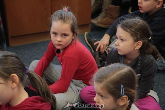 Przedszkolaki z miejskiej „jedynki” i „dziewiątki” dowiedziały się jak powstają wiersze [ZDJĘCIA] - zdjęcie #8 - eOstroleka.pl
