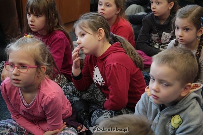 Przedszkolaki z miejskiej „jedynki” i „dziewiątki” dowiedziały się jak powstają wiersze [ZDJĘCIA] - zdjęcie #14 - eOstroleka.pl