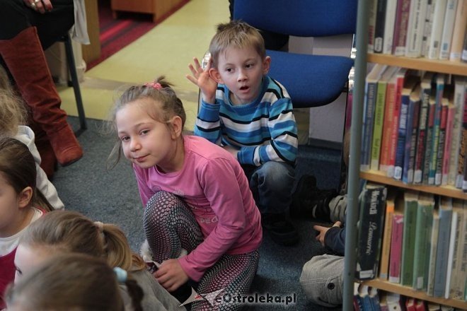 Przedszkolaki z miejskiej „jedynki” i „dziewiątki” dowiedziały się jak powstają wiersze [ZDJĘCIA] - zdjęcie #19 - eOstroleka.pl