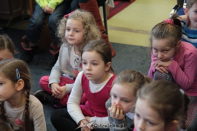 Przedszkolaki z miejskiej „jedynki” i „dziewiątki” dowiedziały się jak powstają wiersze [ZDJĘCIA] - zdjęcie #20 - eOstroleka.pl