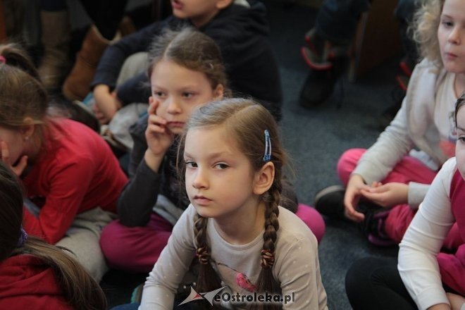 Przedszkolaki z miejskiej „jedynki” i „dziewiątki” dowiedziały się jak powstają wiersze [ZDJĘCIA] - zdjęcie #21 - eOstroleka.pl