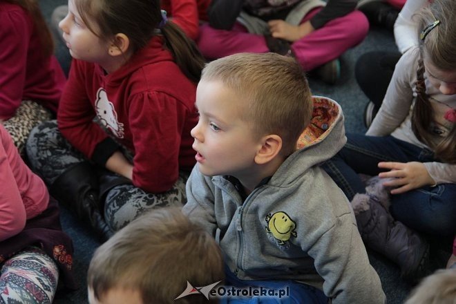 Przedszkolaki z miejskiej „jedynki” i „dziewiątki” dowiedziały się jak powstają wiersze [ZDJĘCIA] - zdjęcie #25 - eOstroleka.pl