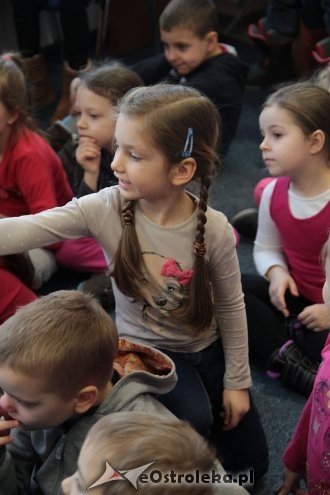 Przedszkolaki z miejskiej „jedynki” i „dziewiątki” dowiedziały się jak powstają wiersze [ZDJĘCIA] - zdjęcie #27 - eOstroleka.pl