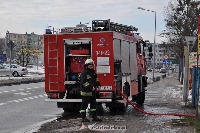 Ostrołęka: Samozapłon auta przyczyną interwencji strażaków [08.02.2014] - zdjęcie #2 - eOstroleka.pl