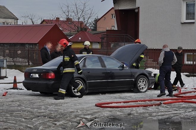 Ostrołęka: Samozapłon auta przyczyną interwencji strażaków [08.02.2014] - zdjęcie #3 - eOstroleka.pl