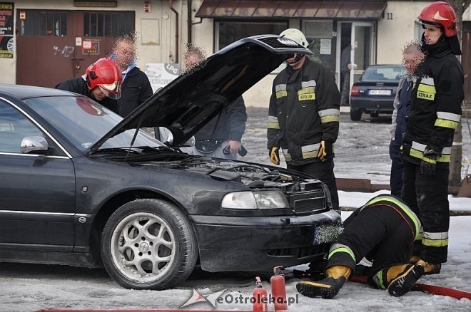 Ostrołęka: Samozapłon auta przyczyną interwencji strażaków [08.02.2014] - zdjęcie #4 - eOstroleka.pl