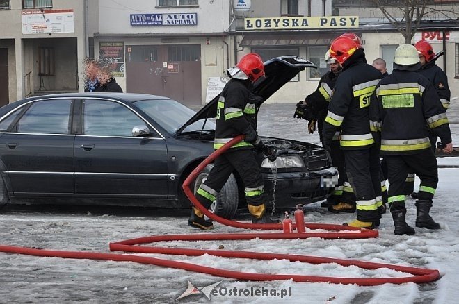Ostrołęka: Samozapłon auta przyczyną interwencji strażaków [08.02.2014] - zdjęcie #7 - eOstroleka.pl
