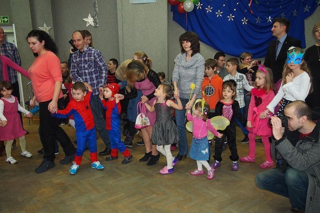 Choinka noworoczna dla dzieci z osiedla Dzieci Polskich [09.02.2014] - zdjęcie #14 - eOstroleka.pl
