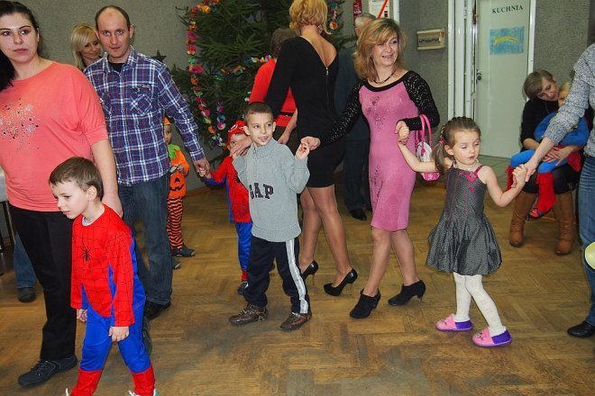 Choinka noworoczna dla dzieci z osiedla Dzieci Polskich [09.02.2014] - zdjęcie #12 - eOstroleka.pl