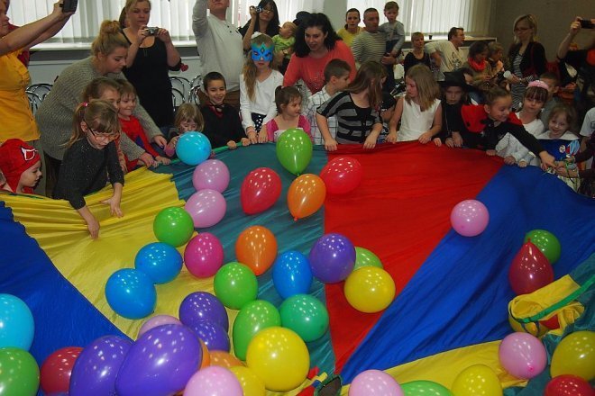 Choinka noworoczna dla dzieci z osiedla Dzieci Polskich [09.02.2014] - zdjęcie #10 - eOstroleka.pl