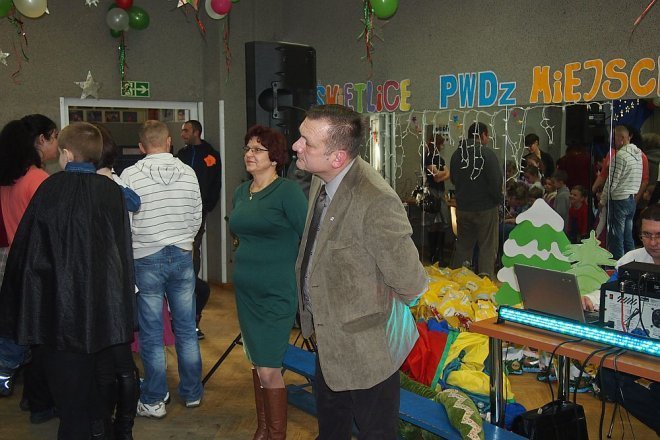 Choinka noworoczna dla dzieci z osiedla Dzieci Polskich [09.02.2014] - zdjęcie #6 - eOstroleka.pl