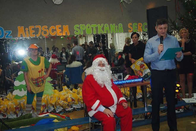 Choinka noworoczna dla dzieci z osiedla Dzieci Polskich [09.02.2014] - zdjęcie #3 - eOstroleka.pl